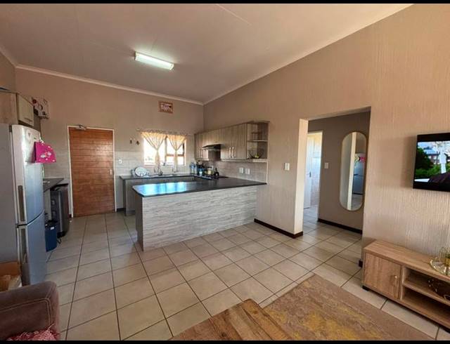 2 BEDROOM APARTMENT FOR SALE IN WILGEHEUWEL